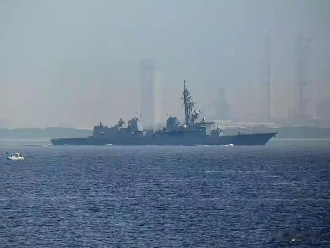 14小时“鬼祟”航行：日本“雷”号在台海到底想干什么？

凌晨4点02分，天还没