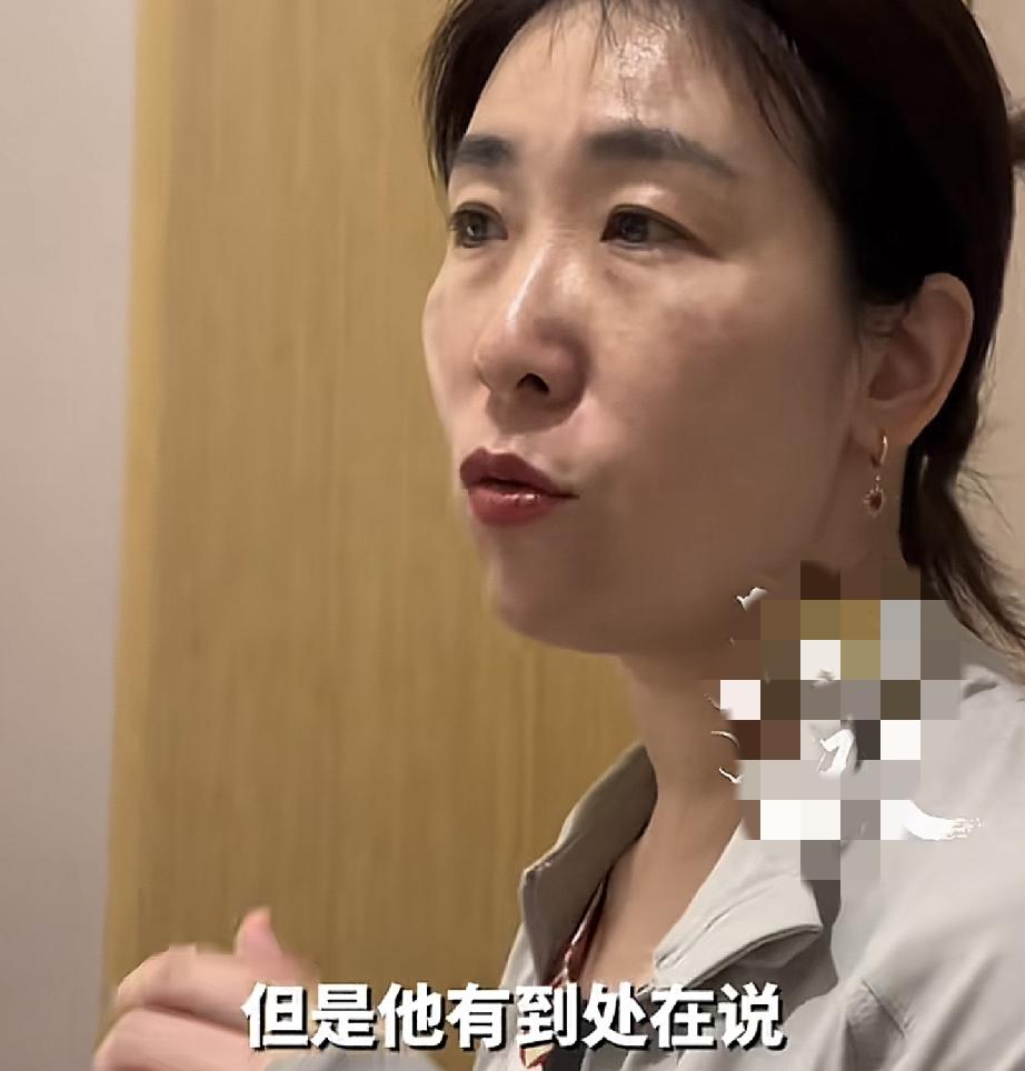 唐某某到底哪句话是真的？
朱女士回应:唐某某说给女儿买的保险没见过
唐某某低估了