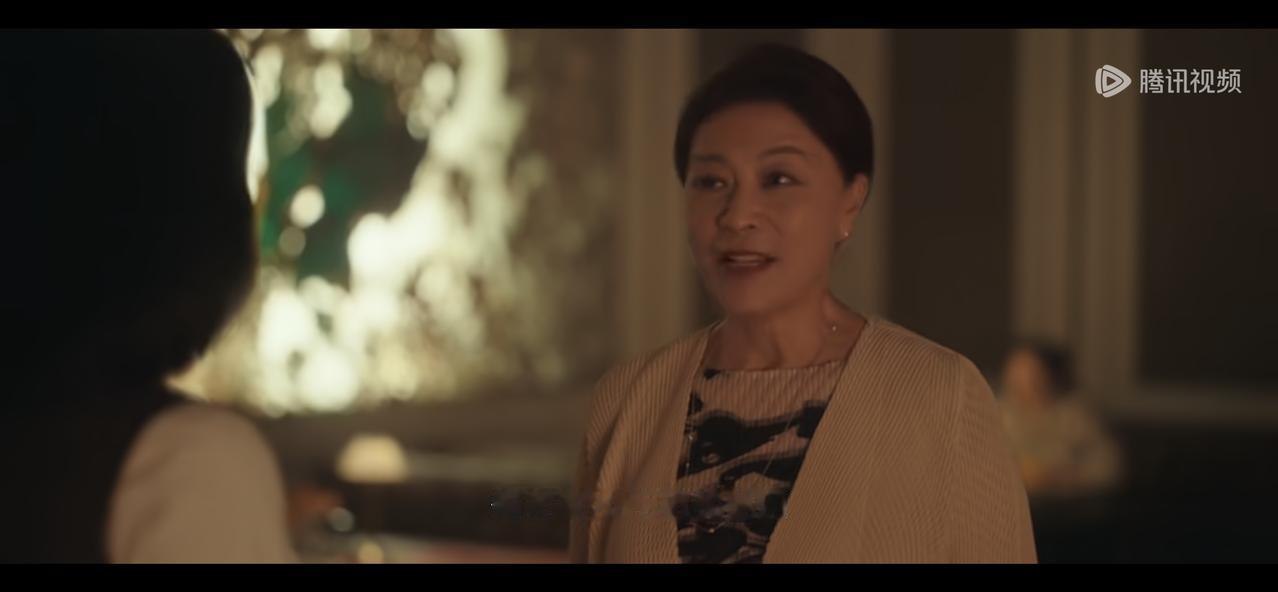 《四喜》冯建奇的婚事，冯志找面子，何丽华丢里子。

何丽华把车子开走了。

沈明