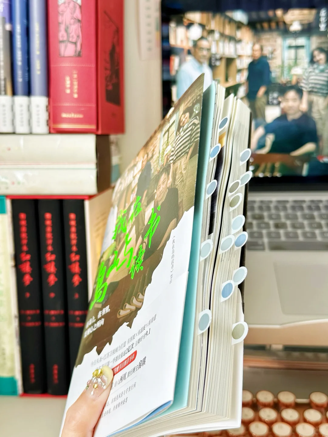 🌊我有一间书屋，书桌临窗，窗对大海～