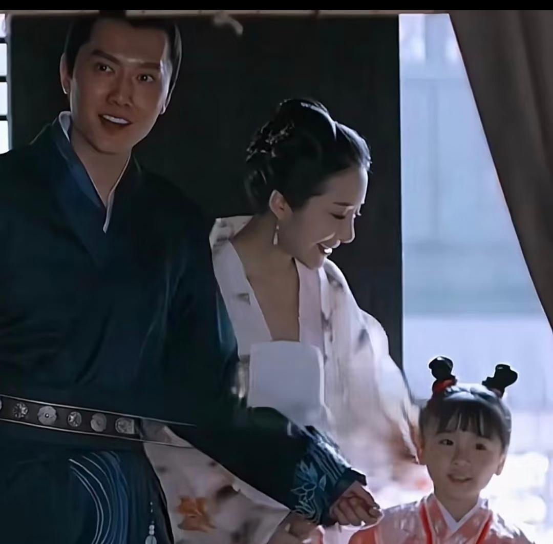 都说顾廷烨最爱盛明兰？
错了。
他最掏心掏肺的那份，烧给了朱曼娘。
少年热血。