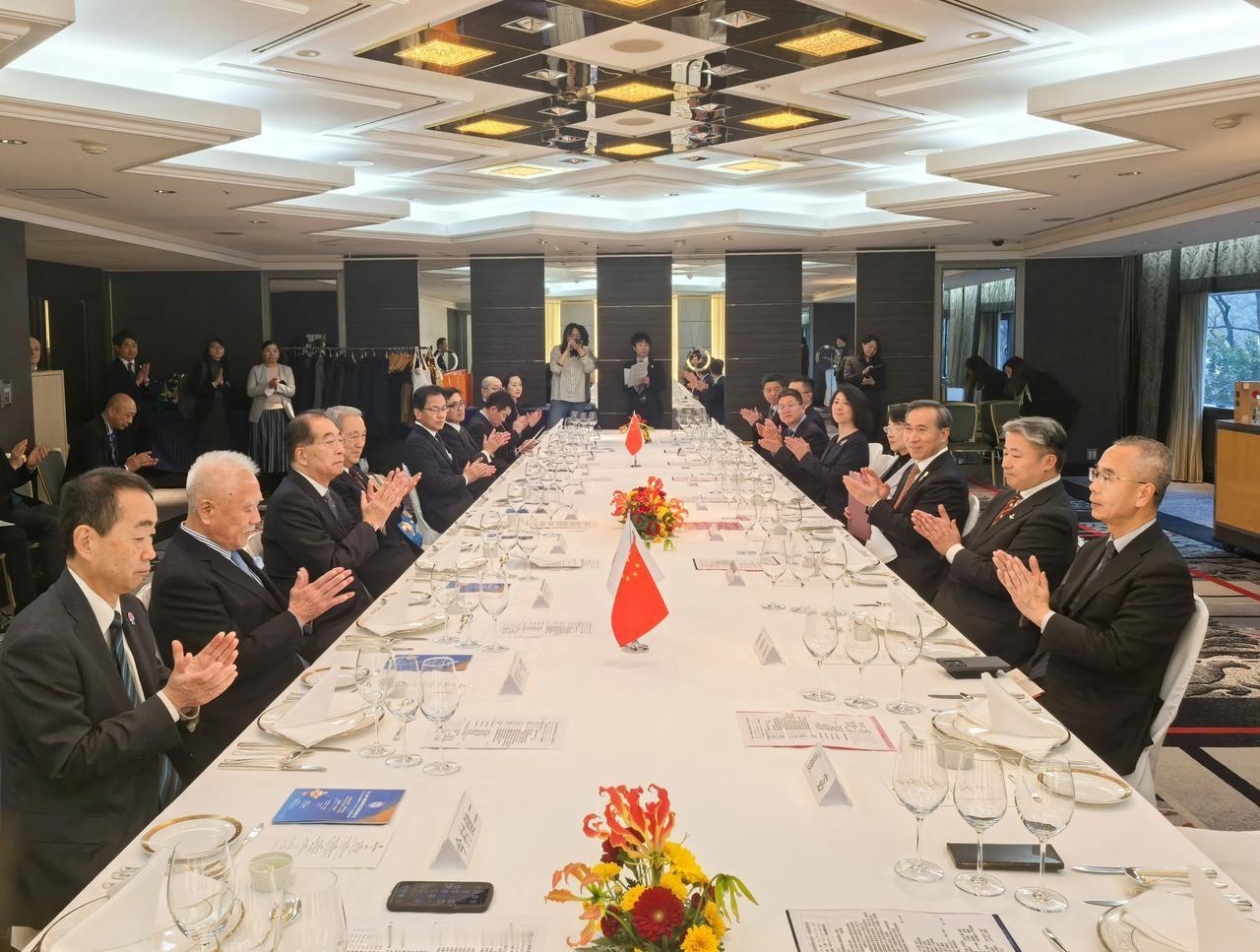 日本关西经济联合会计划百人大团10月访华，中方至今迟迟没有给日方准信儿，说白了，
