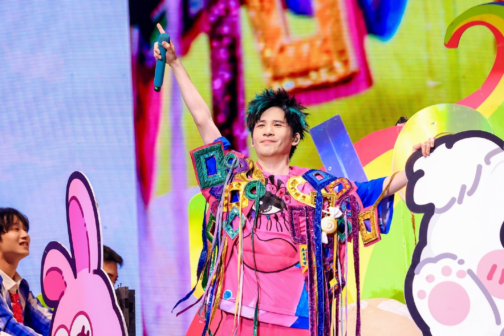 大张伟又给大家带来快乐了谁不想在大张伟演唱会上快乐一下 啊啊啊大张伟演唱会官宣了