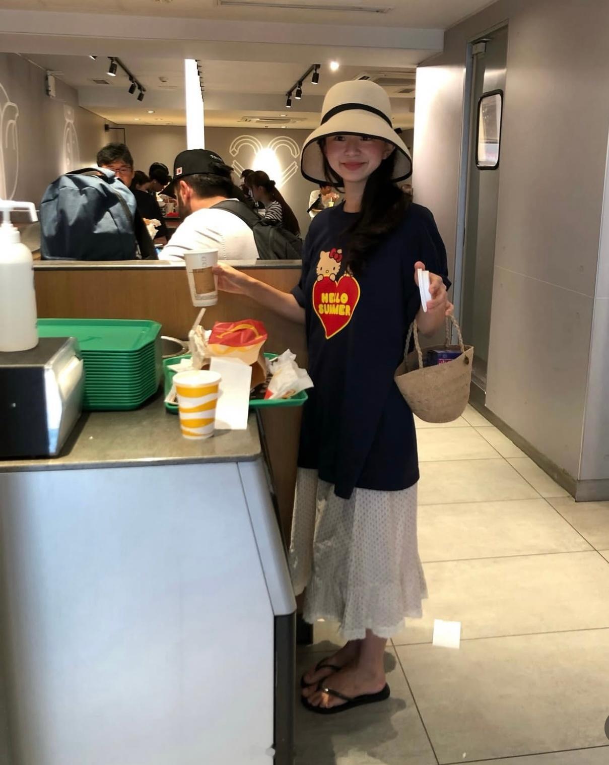 穿搭分享 连续更新第2540天韩国时尚女生日常搭配feve韩系穿搭超能新星汇新星