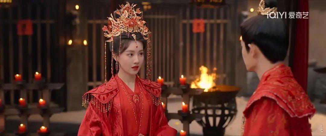 感觉王鹤润和王楚然同类型 为什么王楚然是美女，王鹤润就被嘲 