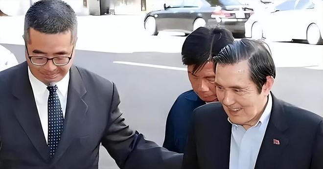 马英九晚节不保，铁了心跟萧旭岑过不去。他指控萧旭岑有贪污行为，并指定三人调查小组