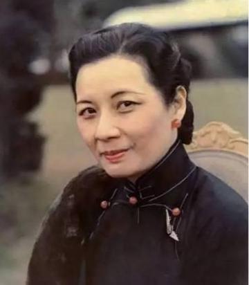 宋美龄的四大怪癖，导致老蒋与她分床几十年。
宋美龄生于1898年，在上海一个有钱