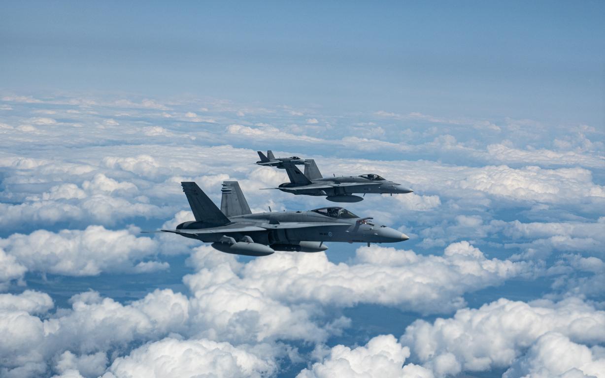美国空军进入乌克兰，执行空中保护任务，收费100亿美元！F-35隐身战机巡逻乌克