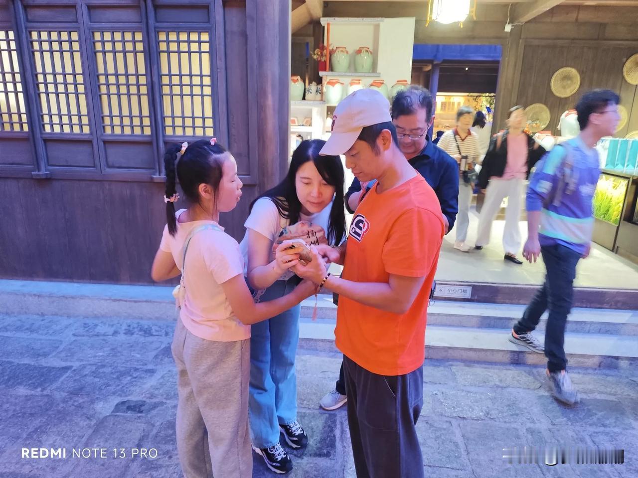 #秋日生活碎片打卡#秋日的生活，如同一幅色彩斑斓的画卷。
 
清晨，微微的凉意唤