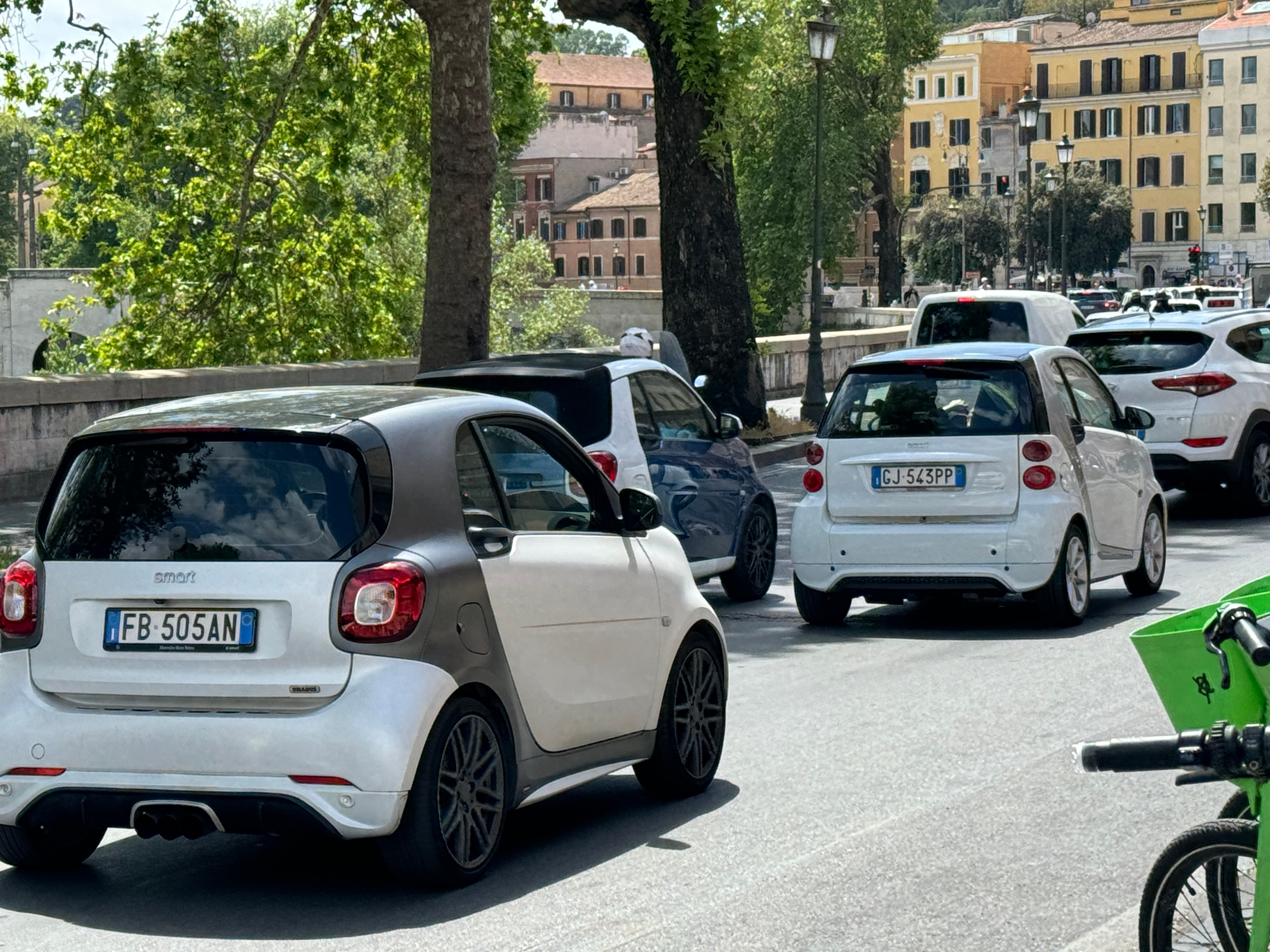 三台smart一起，即为飙车？ ​​​