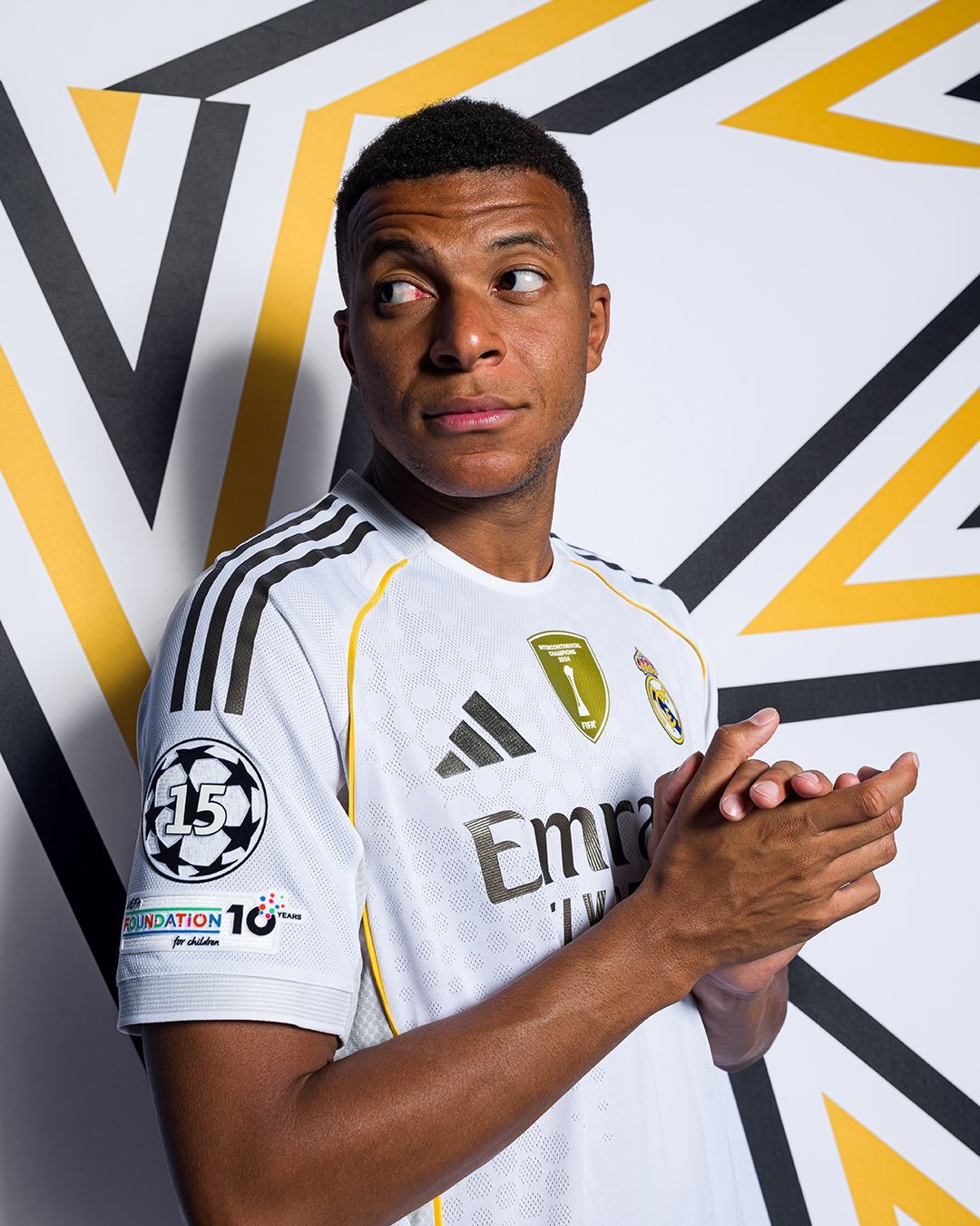 Mario Cortegana：训练场的消息人士称，姆巴佩一直遵循着保守的治疗方