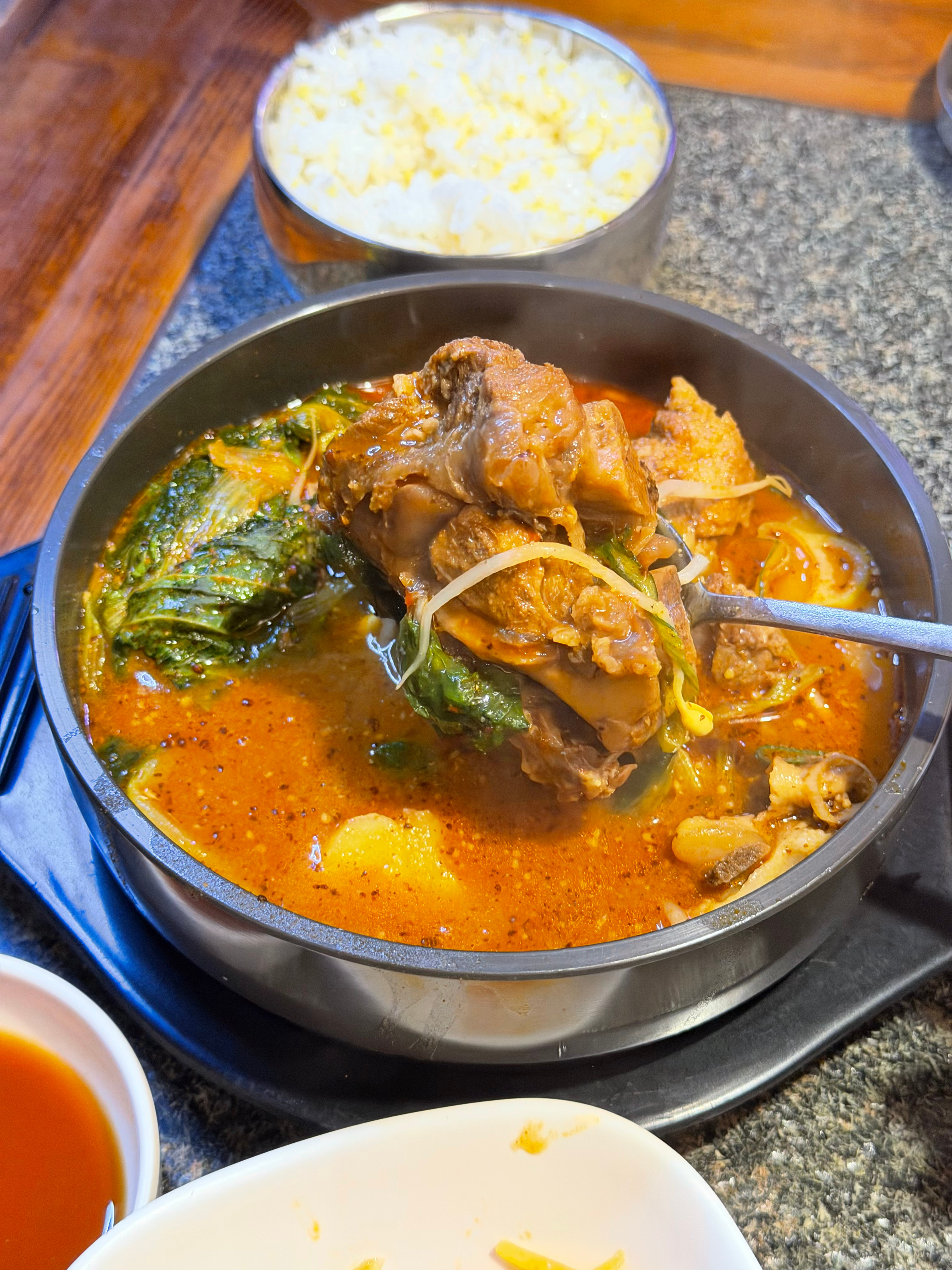 又被小破书骗过来吃了一顿难吃的饭气晕过去难吃