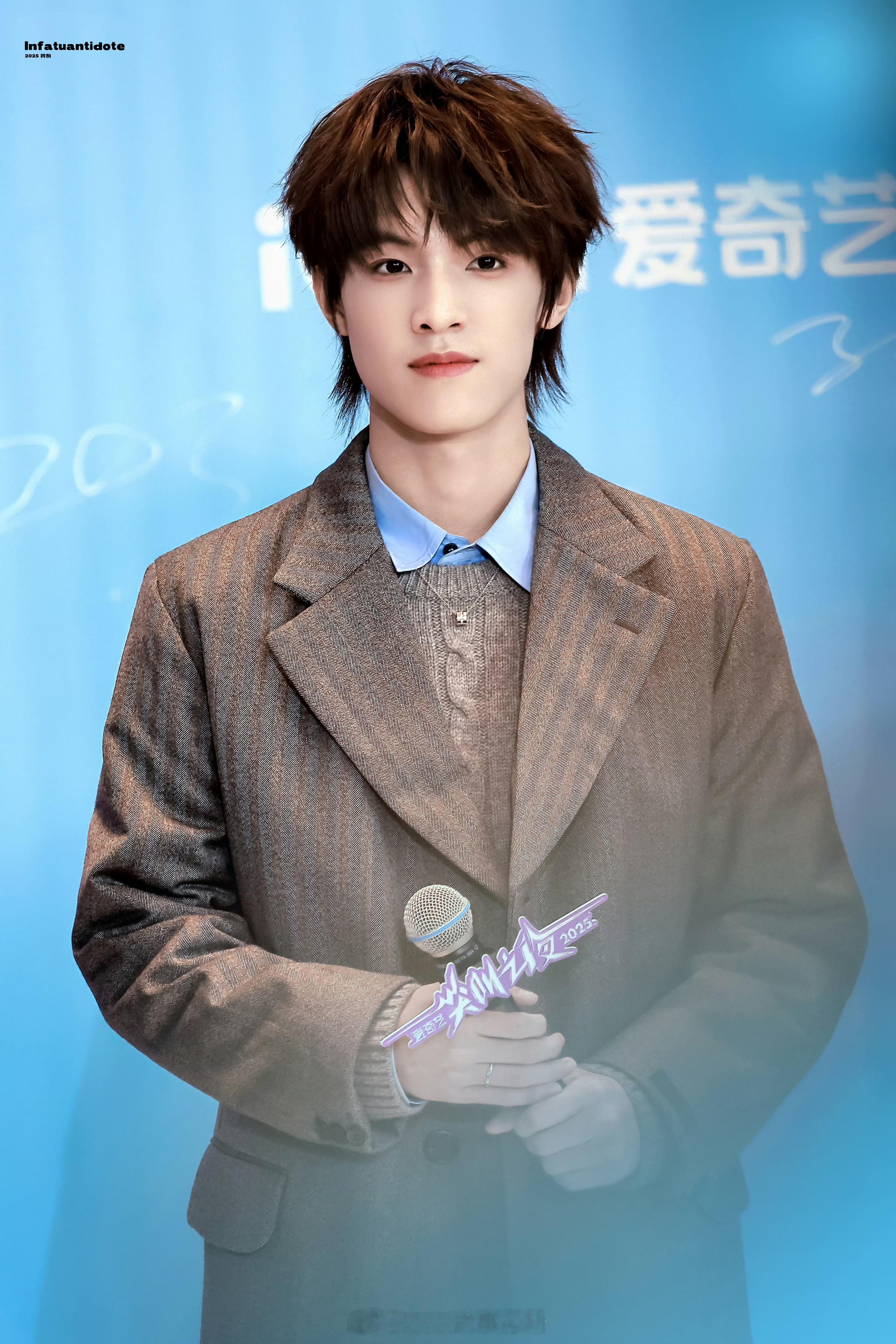 张泽禹冷脸的神气场天花板，冷脸杀永远封神！ 