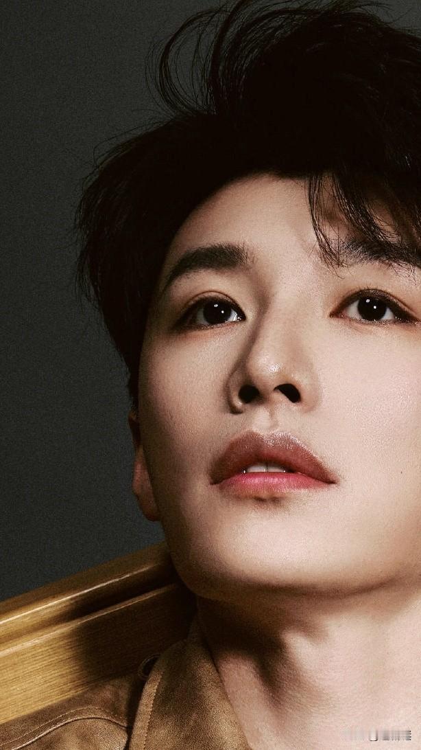 《轧戏》，代旭，他比陈星旭还惊艳了。他一出场，那个高冷又带点神秘的感觉马上就抓住