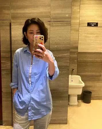 戴了10年近400度眼镜，突然能看清视力表最后两行？

33岁的王杰最近彻底懵了