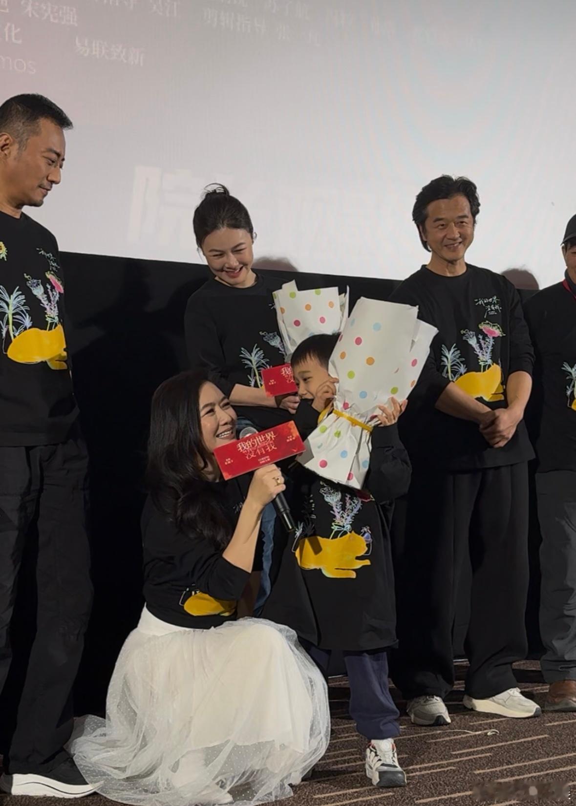 田海容带着自己的新作品《我的世界没有我》出席首映礼，从演员到导演的转变，大家都去