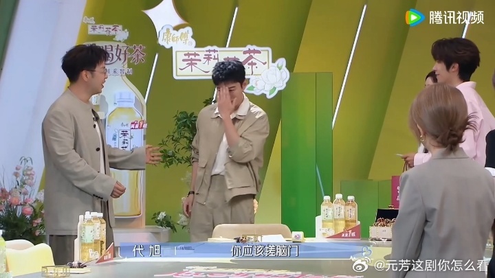 代旭一看就是老嗑家了 代旭对卓晴cp的记忆储存量很大，都给你的手势和没写名字的明