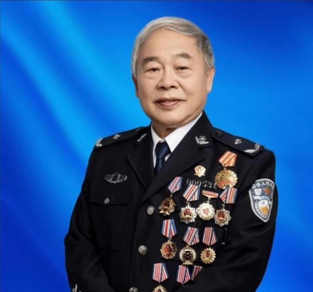 1998年，河南郏县一位卖牛肉的暴发户新买了一辆桑塔纳，还没来得及开出去炫耀，就