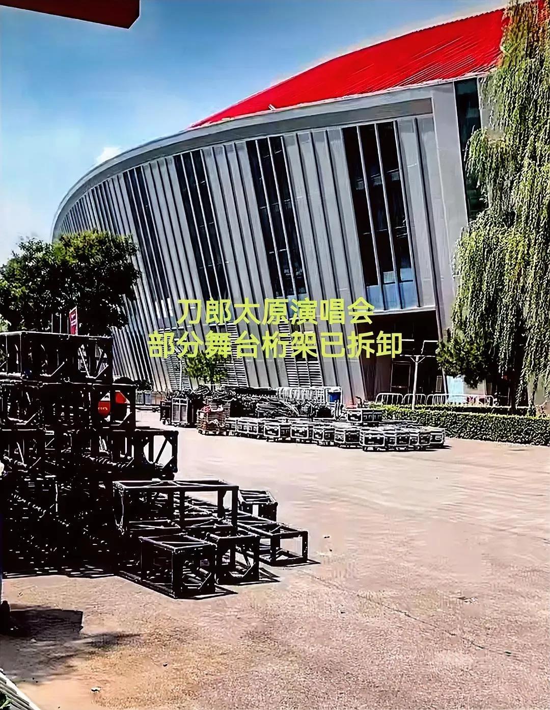 不知道你们算过没？

刀郎太原演唱会舞台桁架从太原运到乌鲁木齐，2000多公里。