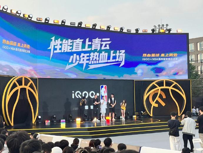 iQOOxNBA高校篮球赛第四届赛事圆满收官，重温这个夏天最滚烫的校园篮球！覆盖