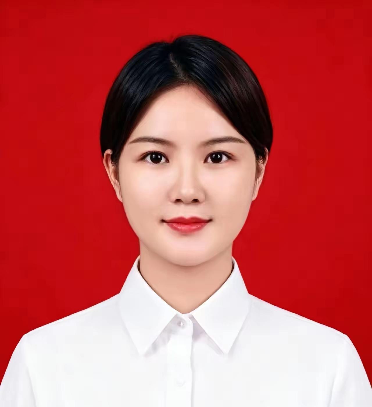 [月亮]李春燕，从“兵姐姐”到村里首位“女支书”，她用8年军旅锤炼的坚韧与担当，