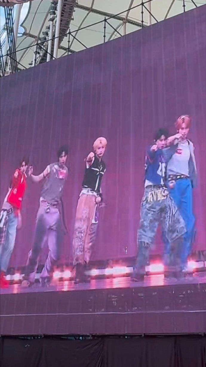 严浩翔新音金发造型严浩翔粉金发 严浩翔新音金发造型，严浩翔粉金发，谁懂这个浩翔只