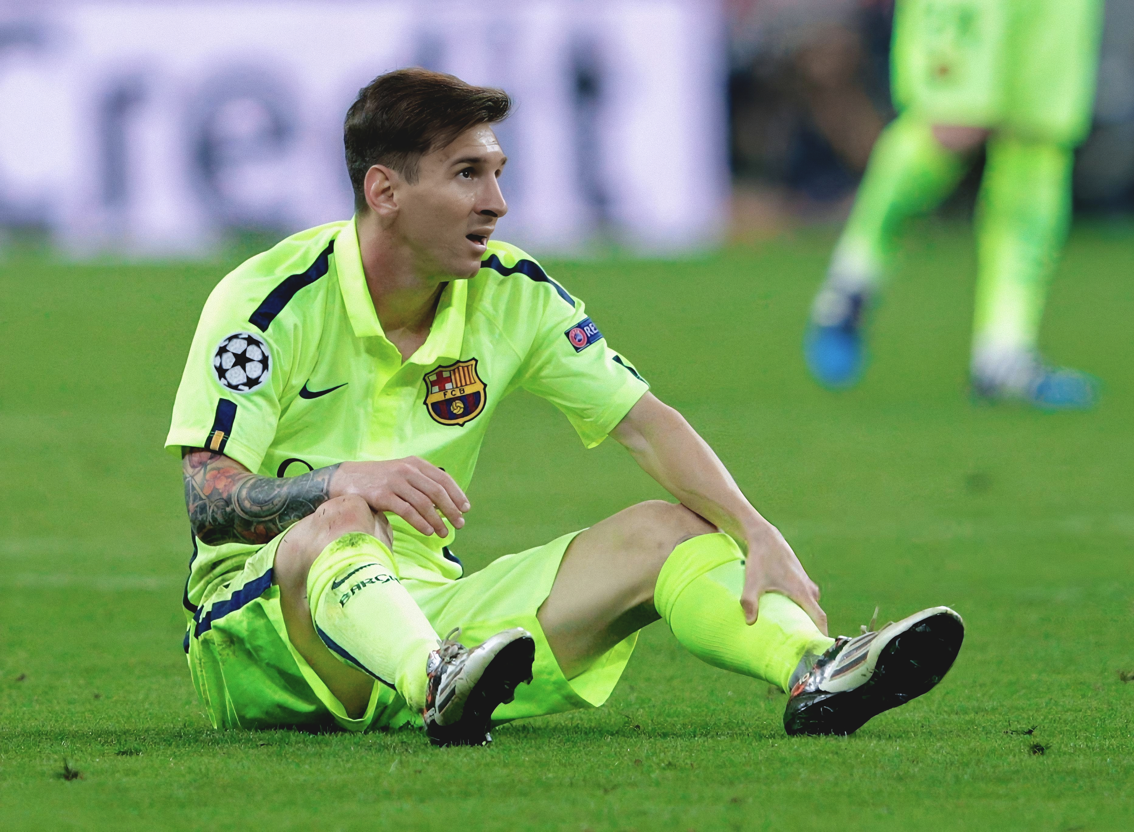 小时候抓周抓的是妈妈肥软白皙的大腿根…… 