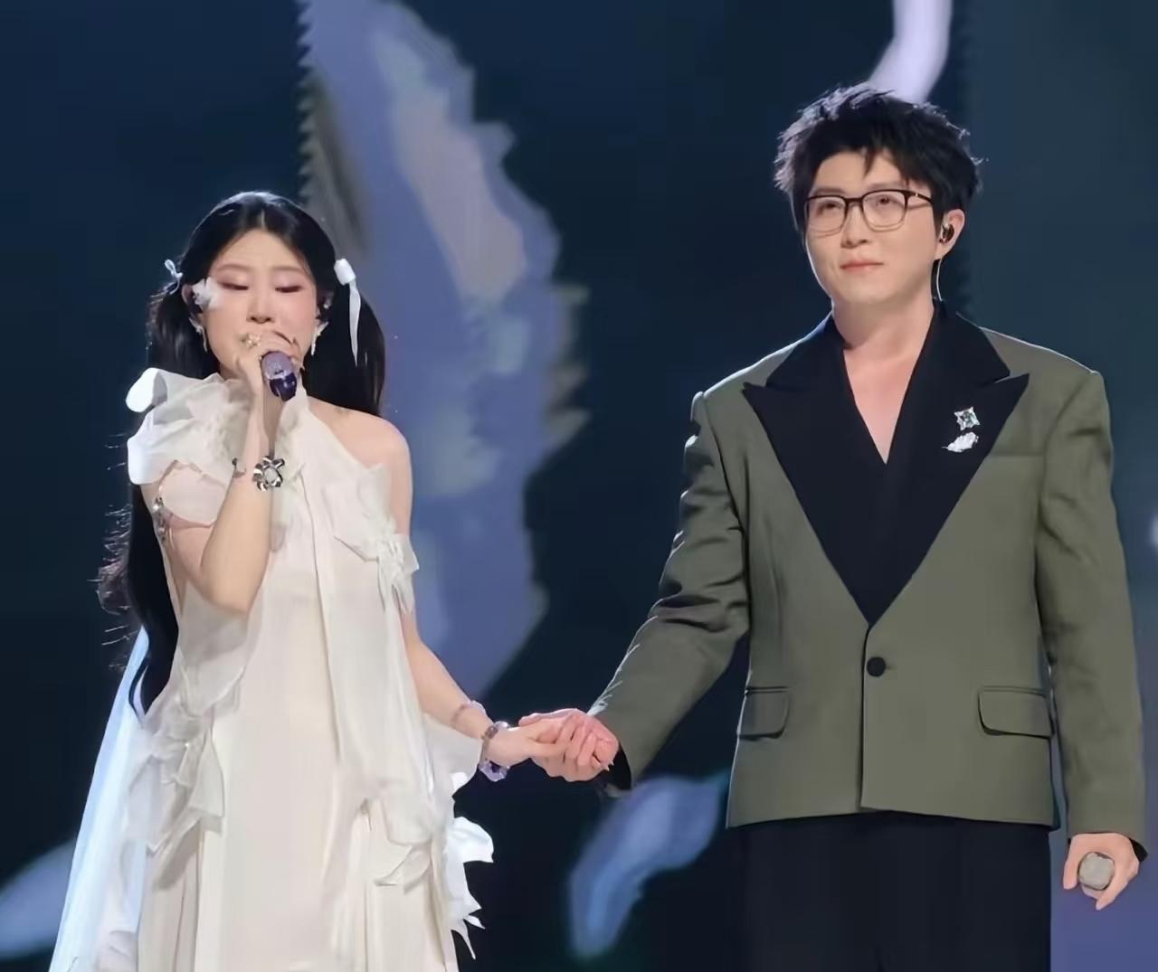 承认吧，肚子里有墨水，说话就是不一样！
沈佳润连夜发文道歉。大家都等着看毛不易怎