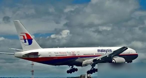 消失11年多的马航370突然爆出个炸锅消息，马来西亚刚官宣12月30号，这架飞机