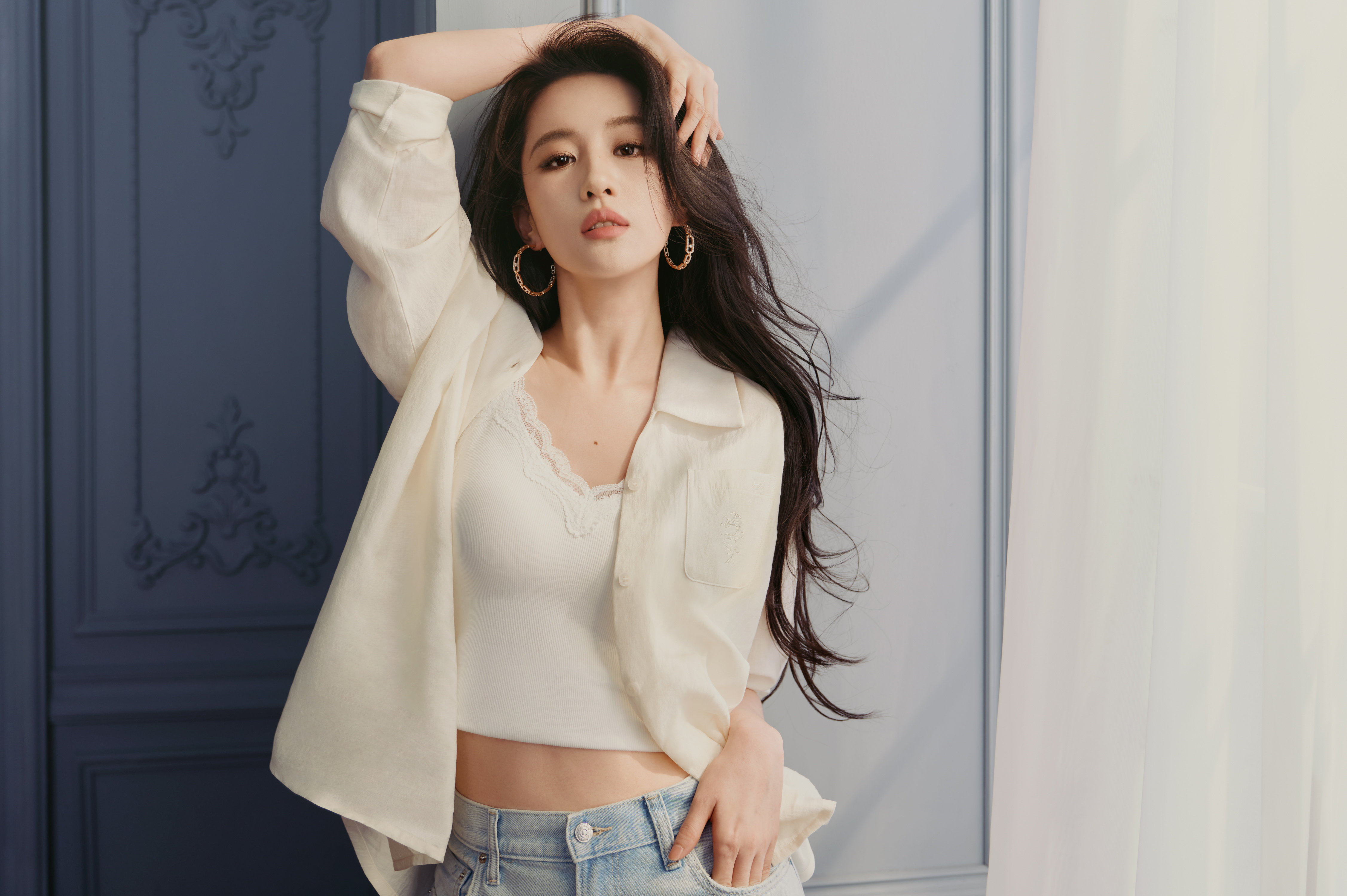 舒适正当夏猫人这套水光丝家居服，延续了品牌一贯的舒适好穿～凉感面料透气不闷汗，版