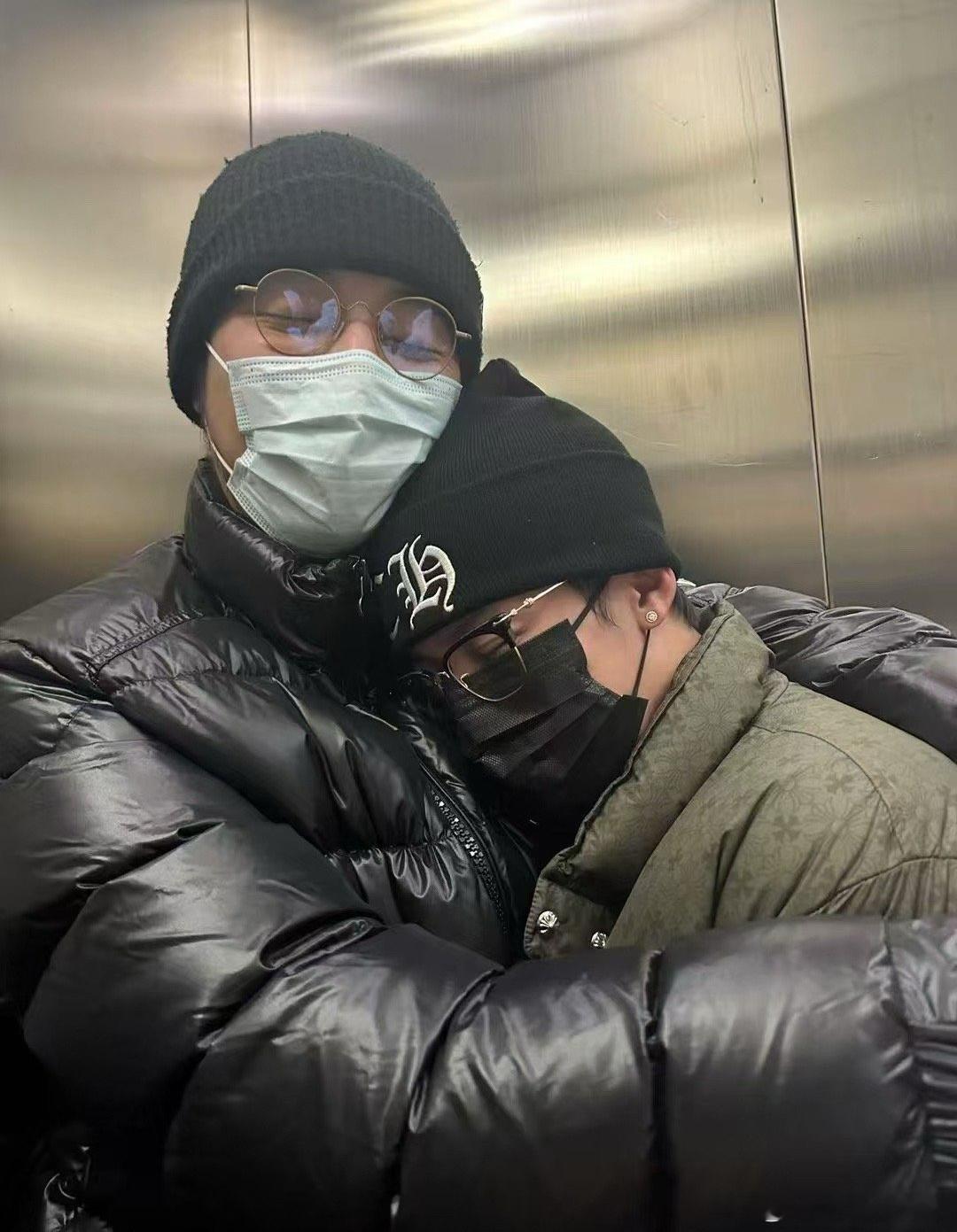金世佳：一切为了奶粉钱[心] 