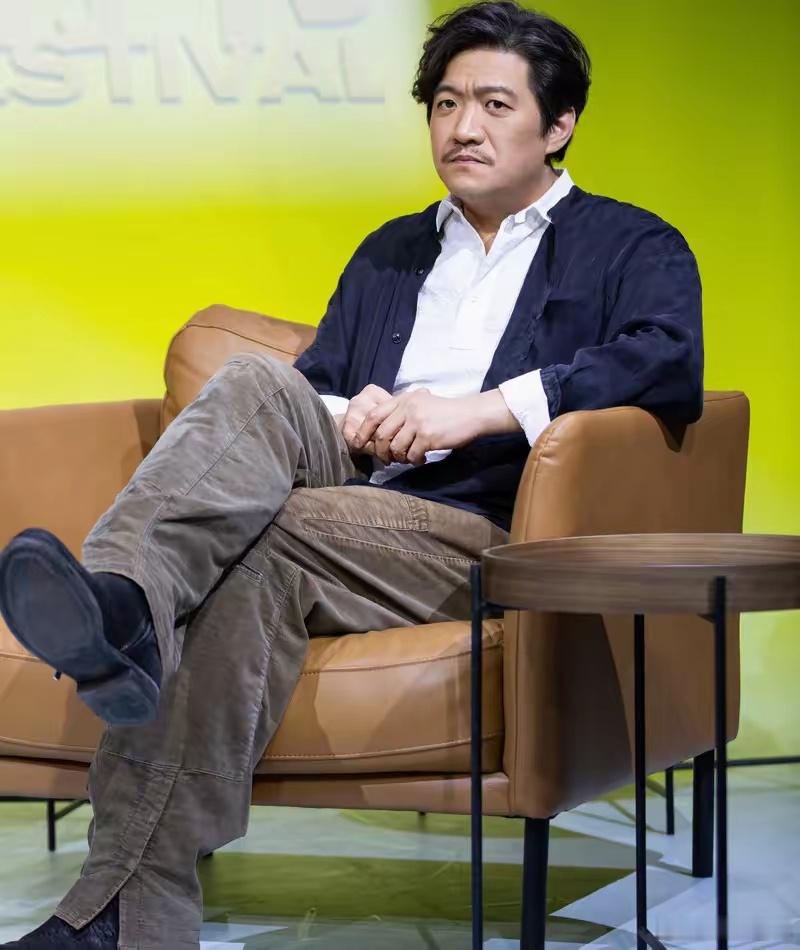陈名昊一直很清醒这一次他是真不清醒了是导演又是主演，怎么能说不用背台词，周冬雨和