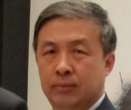 “中国现在向美国投降还来得及！再晚就要‘跪着’了，”

几年前，咱们自己的一位专