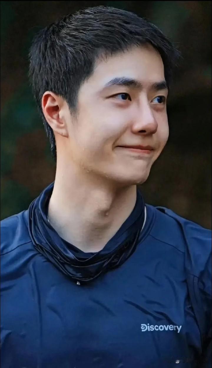 好久没看到王一博的剧了。他这两年都没有进组拍戏，而是转向了户外运动 —— 攀岩、