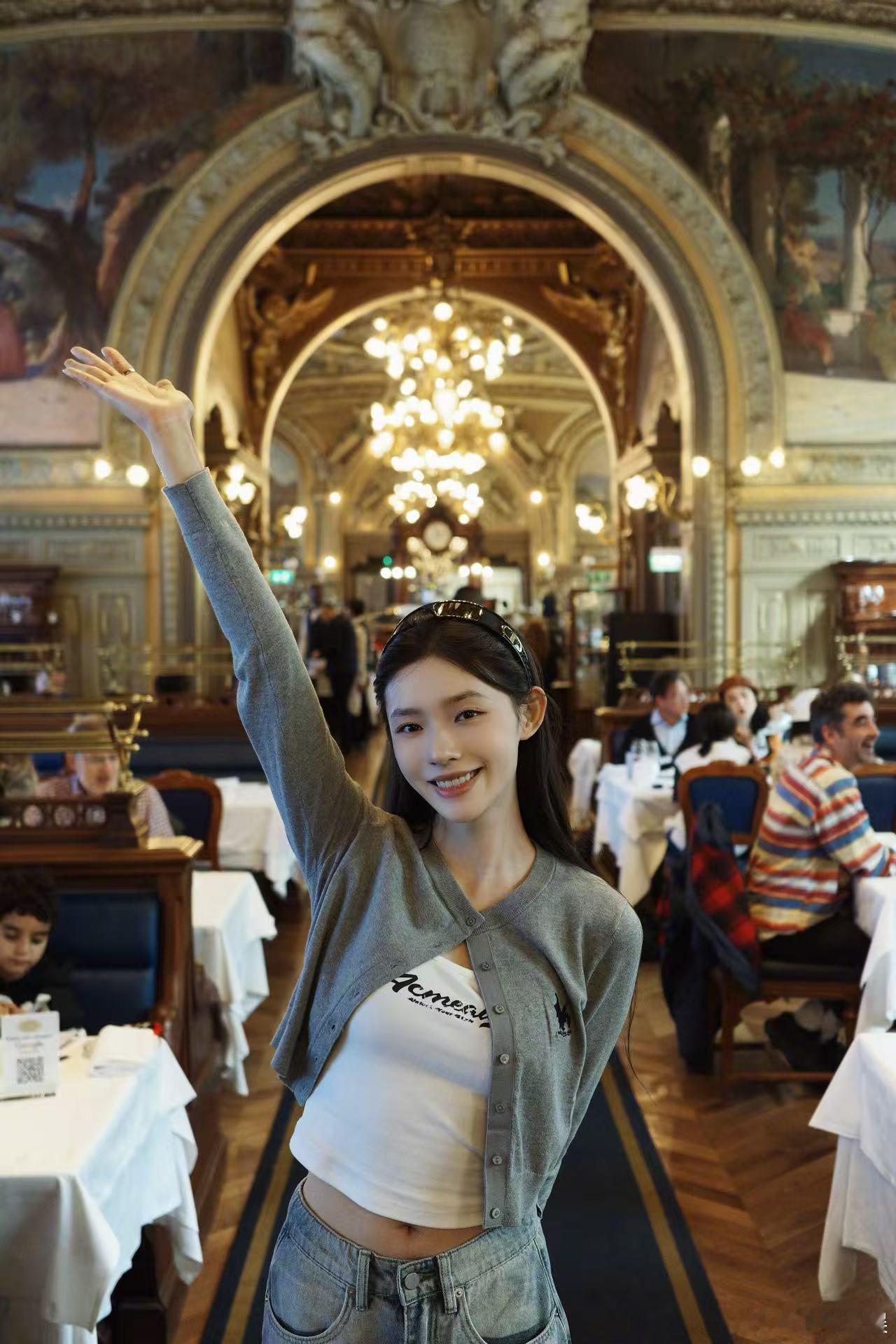 林允巴黎18宫格林允Bonjour林允巴黎18宫格，Bonjour，[色][色]