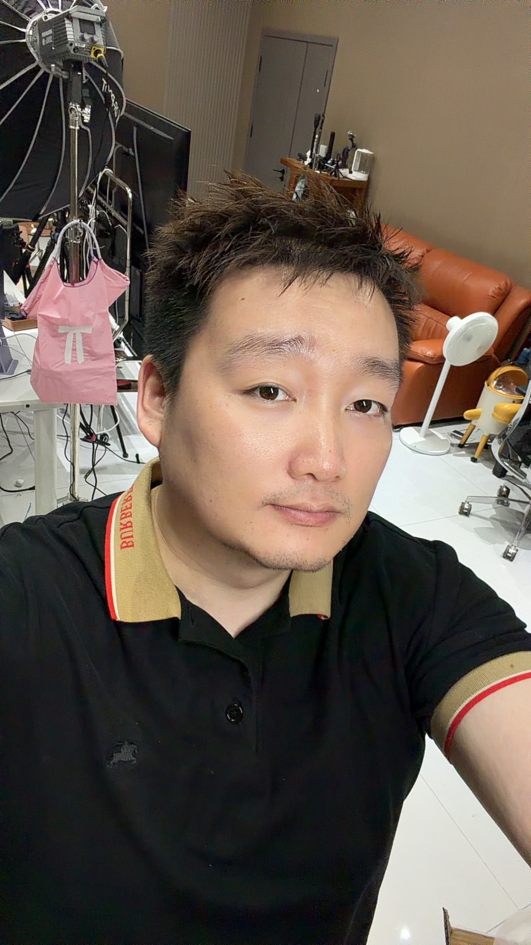 今天我就2台笔记本，可以提前下班了我给手机和平板维修部门的师傅们，去买点烧烤饮料