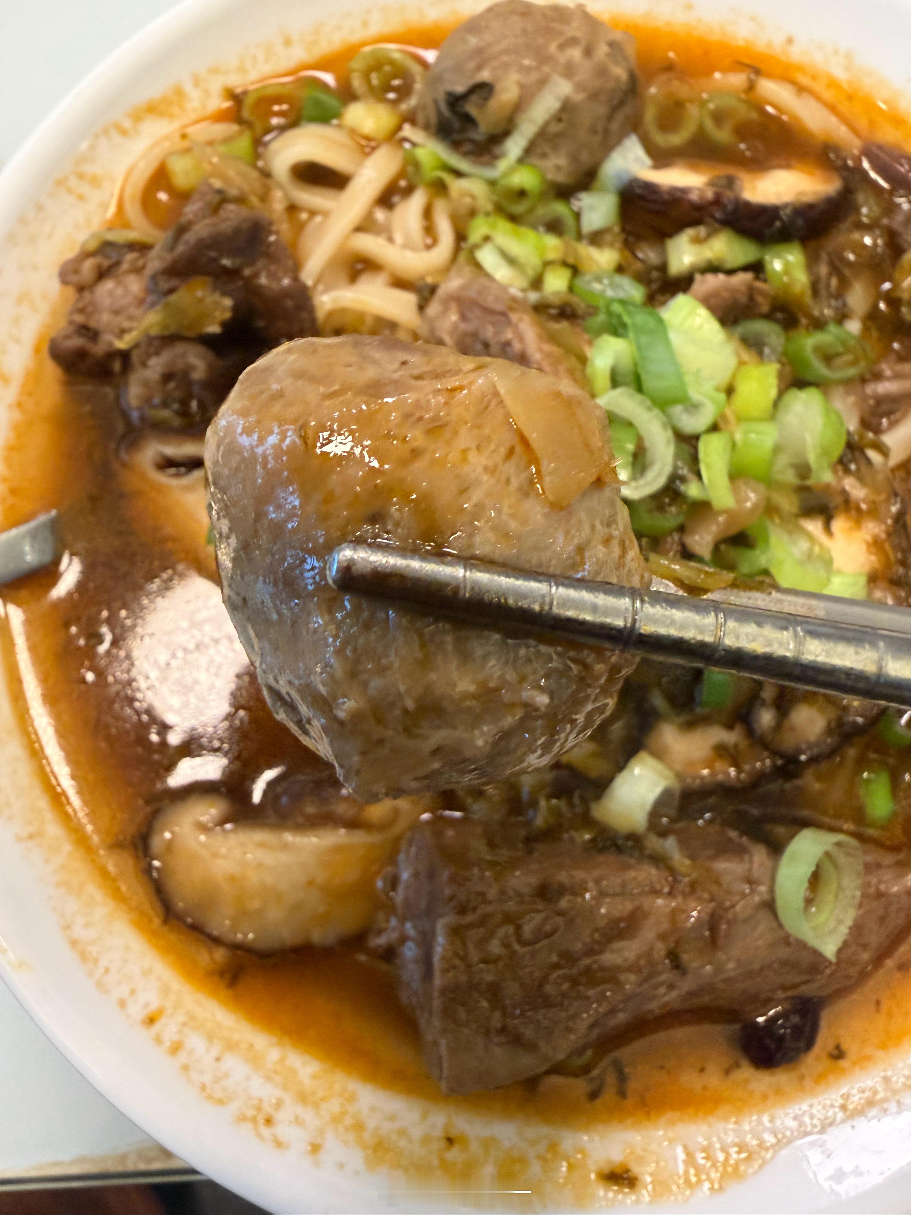 饿了，下个面吃。 