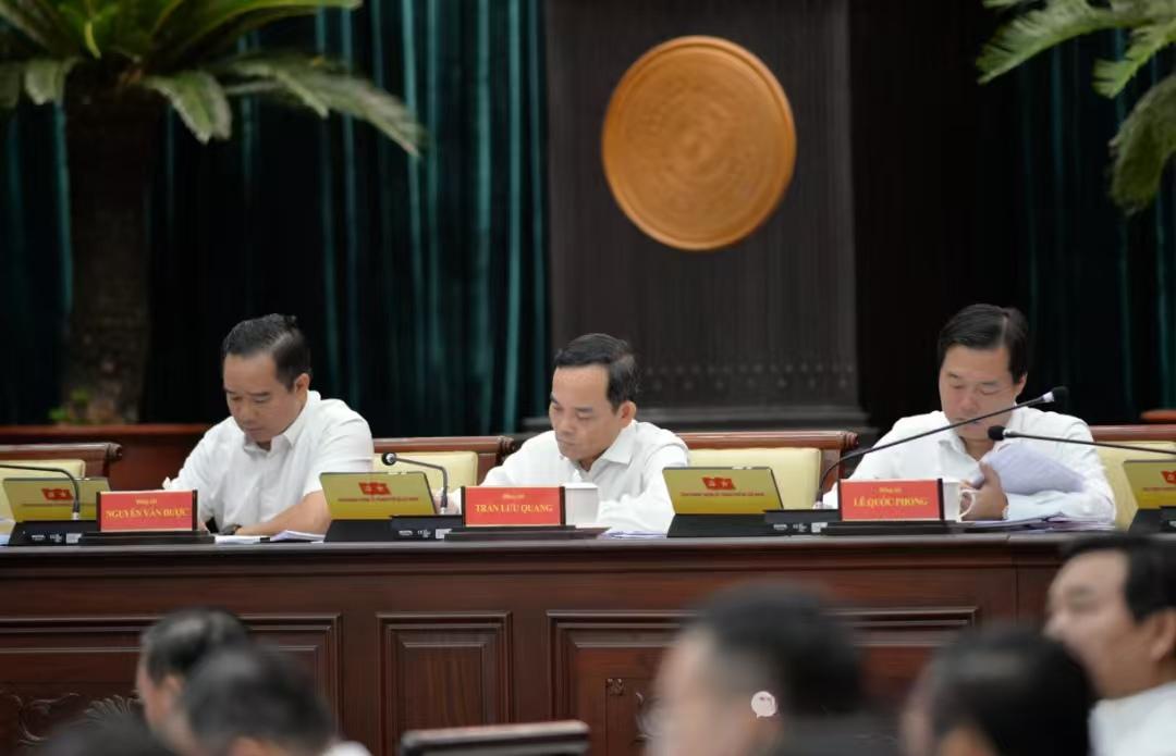 公开唱反调！陈流光：如果没有突破性举措，经济两位数增长目标实现不了。

在苏林和