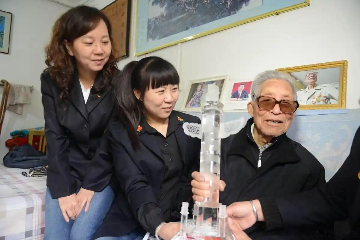 2026 年退休职工养老金还会调整吗？弹性延迟退休到底怎么选：1966年8月出生