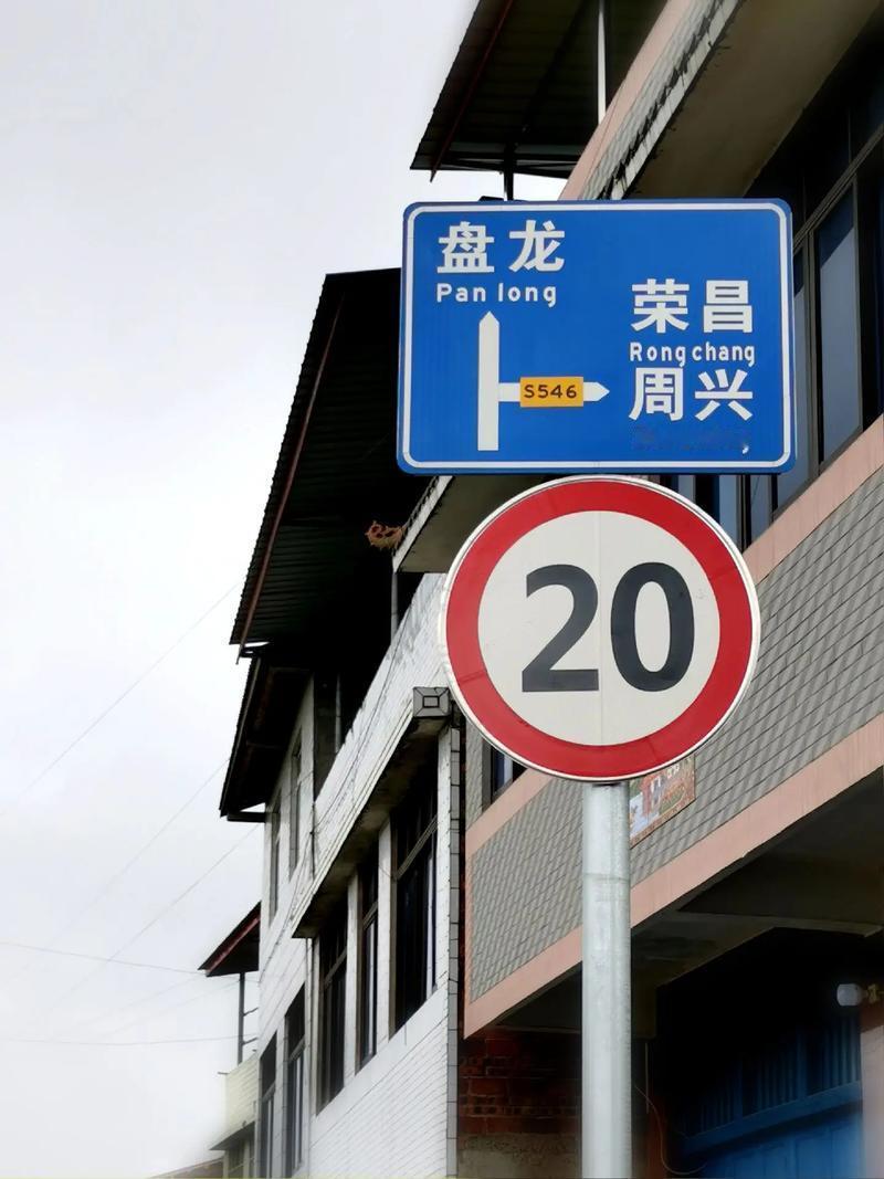 在重庆有一个小镇，有4万多居民说得一口流利的广东客家话。由于说广东客家话的人太多