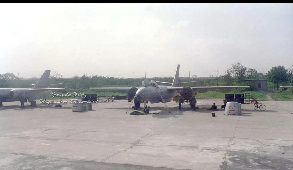 80年代的南京大校场机场轰5（已退役）