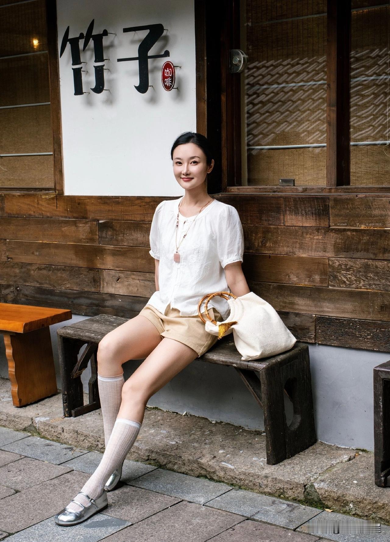 400岁的女人保养的如此美丽。