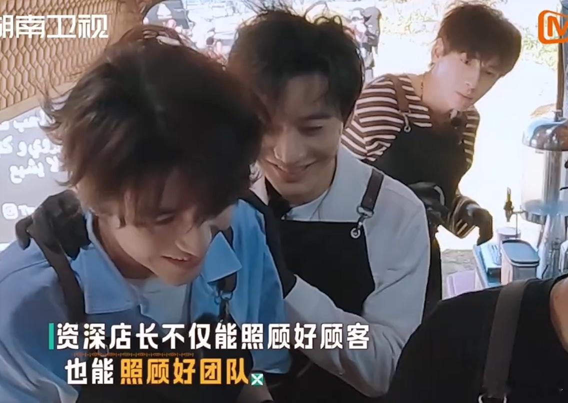 黄晓明[超话]看黄晓明做饼突发饿疾这季《中餐厅》晓明哥当店长太拼了！为挣钱跑去餐