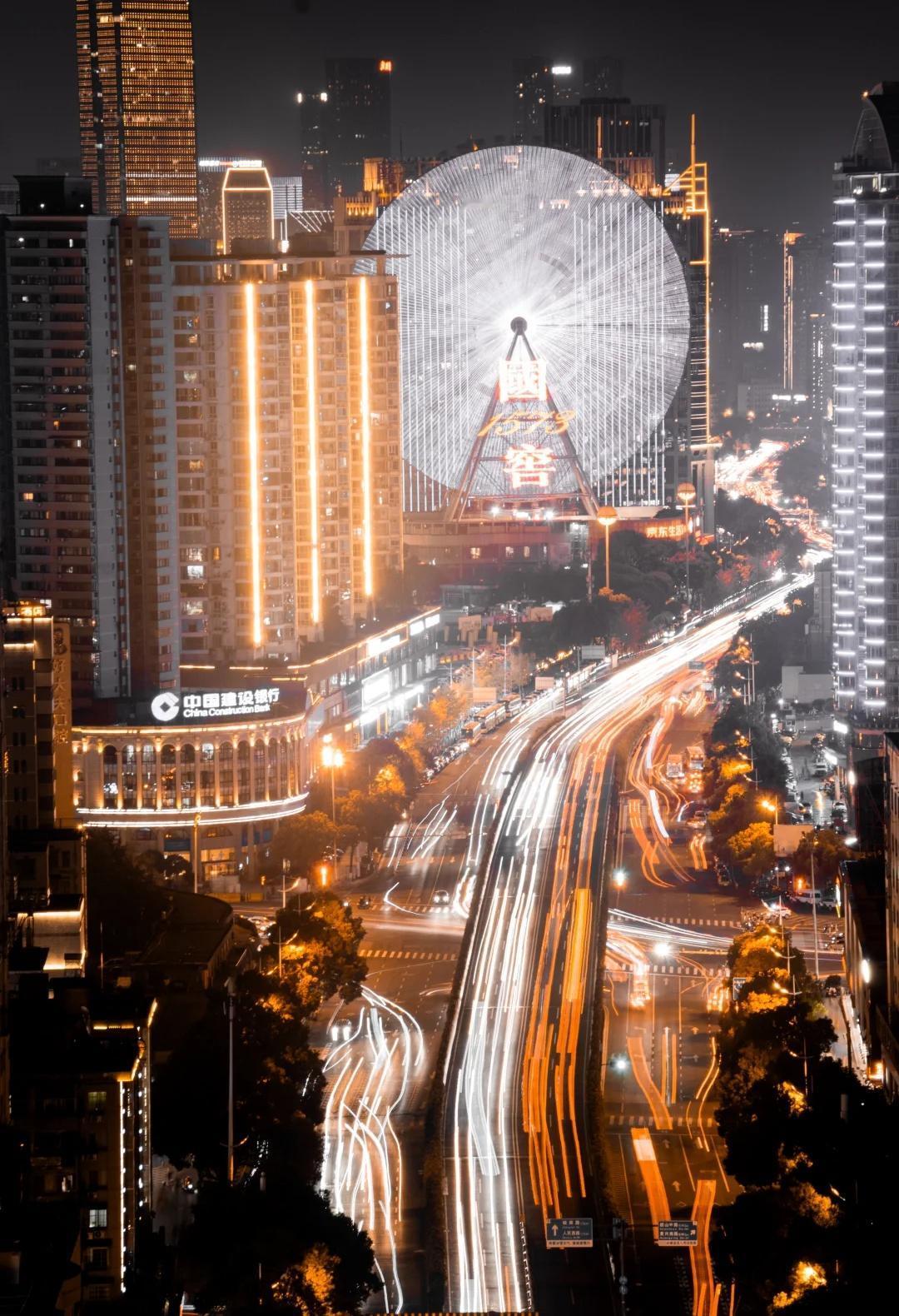 🎡星城之眼机位打卡成功～
📷：佳能750D+Sigma 18-250mm
?