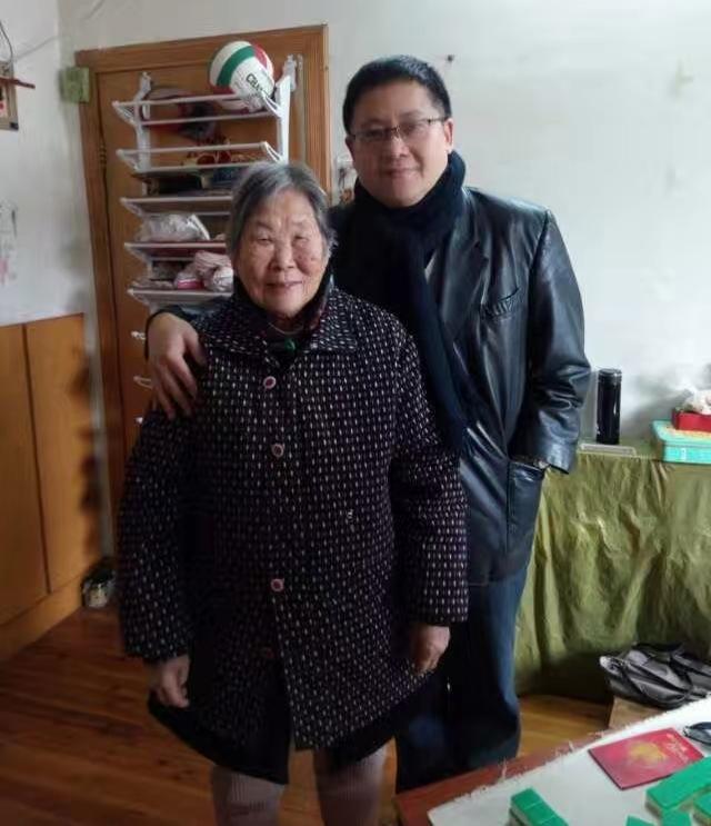 退休了，少熬夜，适量运动，饮食营养均衡，开开心心多活几年，争取能多领几年退休金。
