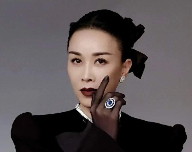 前“国脚”高峰和那英分手21年后，如今家庭美满，在北京生活
