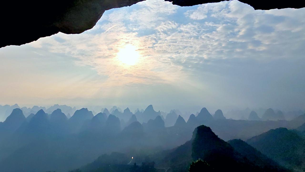 中国摄影圈大美阳朔：漓江千里江山晨曦。（2026.6.16手机摄影）