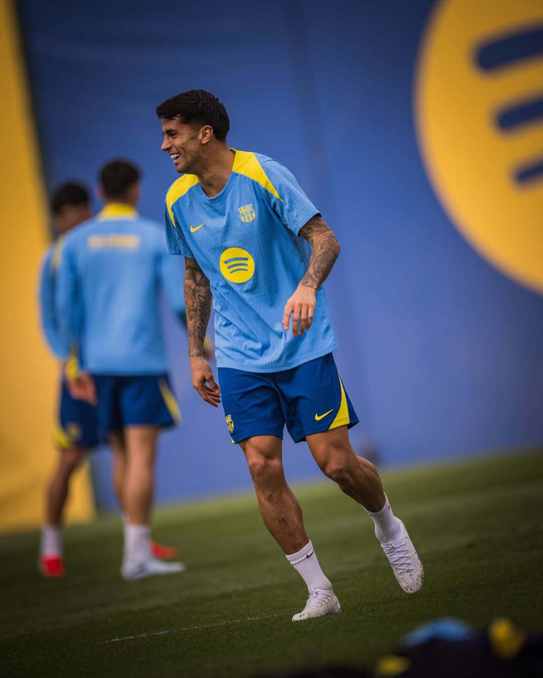 巴萨今天的训练。足球