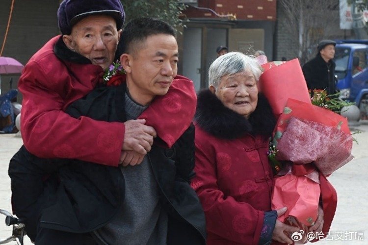 凤凰新闻【和父母同住后我才明白：再孝顺，也不能对年过70的父母做这三件事】来自网