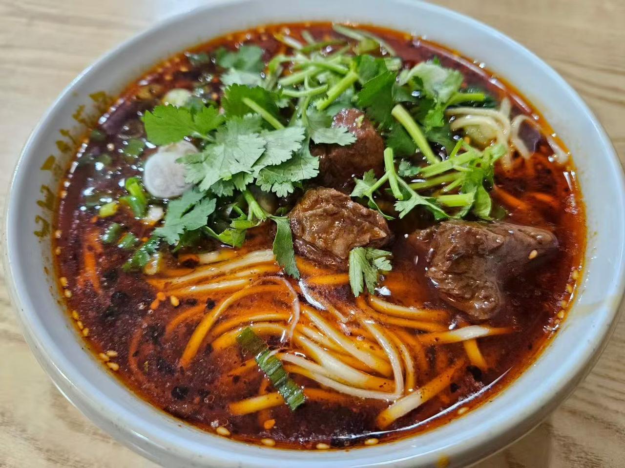 晒晒你的美食照片吧红烧牛肉面，想吃不？